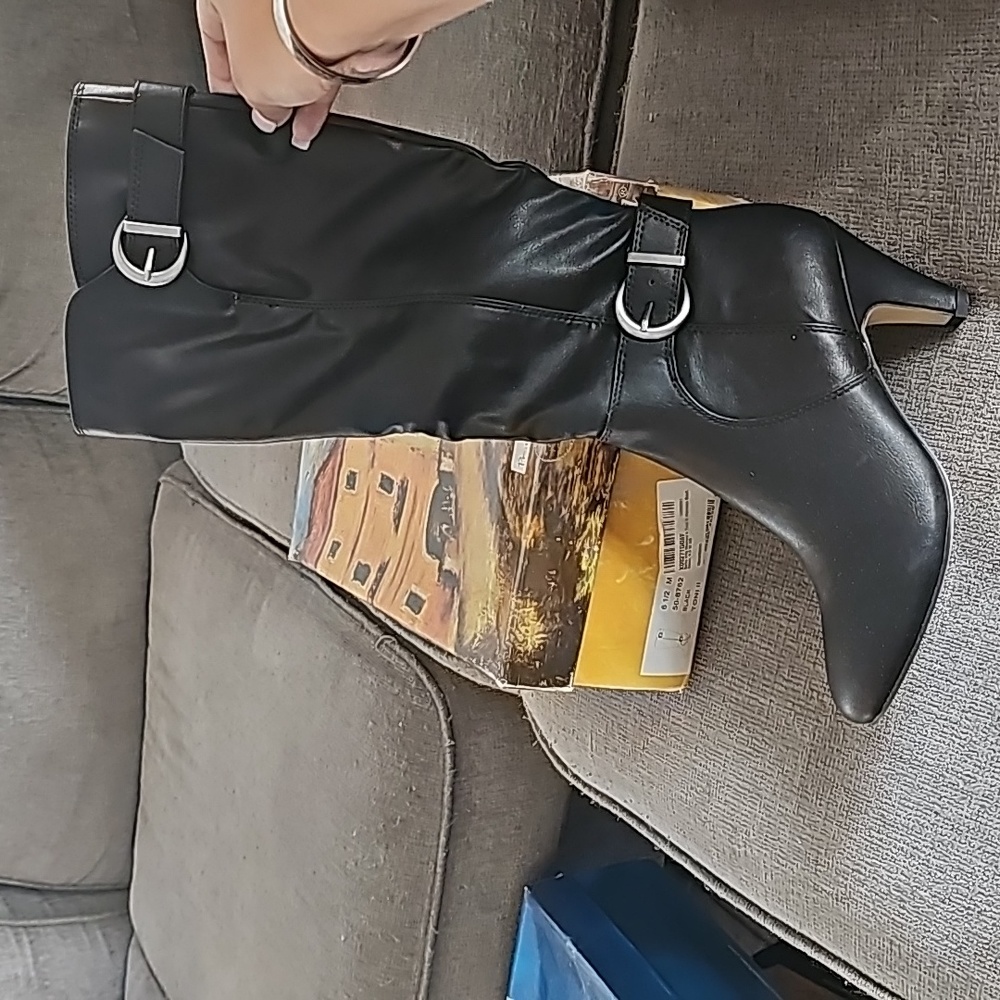Size 6.5 new black boots